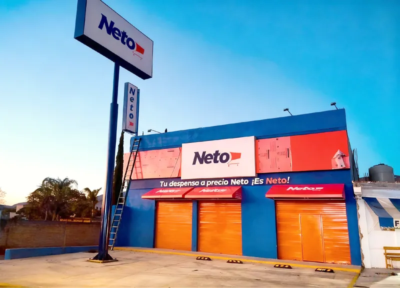 Fachada terminada de la tienda Neto Mitla, Oaxaca